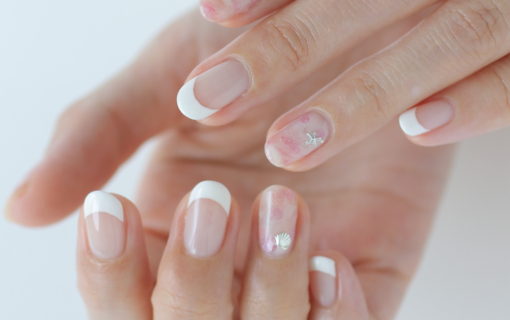 夏の日差しには白フレンチが似合います