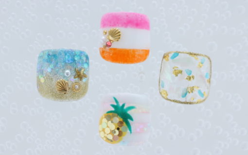 夏のフットネイルは涼し気に