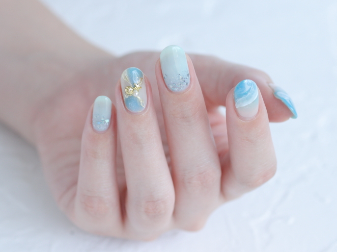 新百合ヶ丘パラジェル＆カルジェルネイルサロン「ネイルマーナ」夏ブルーネイル2025