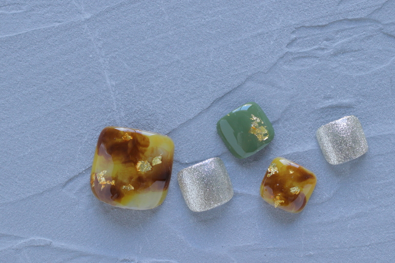 新百合ヶ丘パラジェル＆カルジェルネイルサロン「ネイルマーナ」べっ甲フットネイル2025