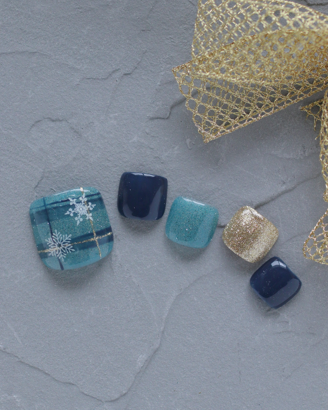 新百合ヶ丘パラジェル＆カルジェルネイルサロン「ネイルマーナ」冬フットネイル2025